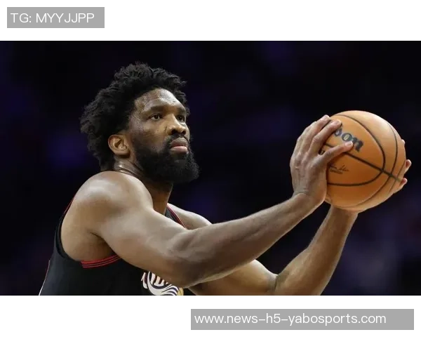 恩比德虽坐板凳却见证队友逆转精彩时刻贡献25分7篮板5助攻致敬登哥